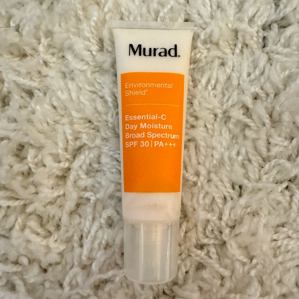 Murad Essential-C Day Moisture Broad Spectrum SPF 30 | PA+++ - Picture 3 of 5